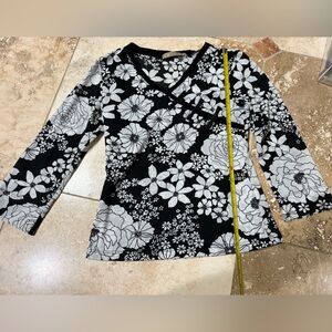 Floral Black and White L/S Women's Top